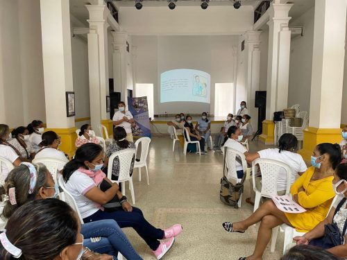 CAPACITACION-PARA-FORTALECER-LOS-CONOCIMIENTOS-DE-LAS-MADRES-COMUNITARIAS